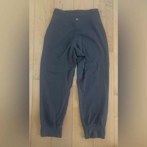 Lululemon Align Cropped Joggers - Picture 4 of 4
